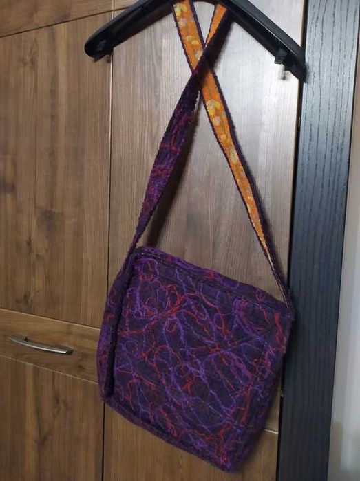 Fioletowa filcowa torba na ramię
