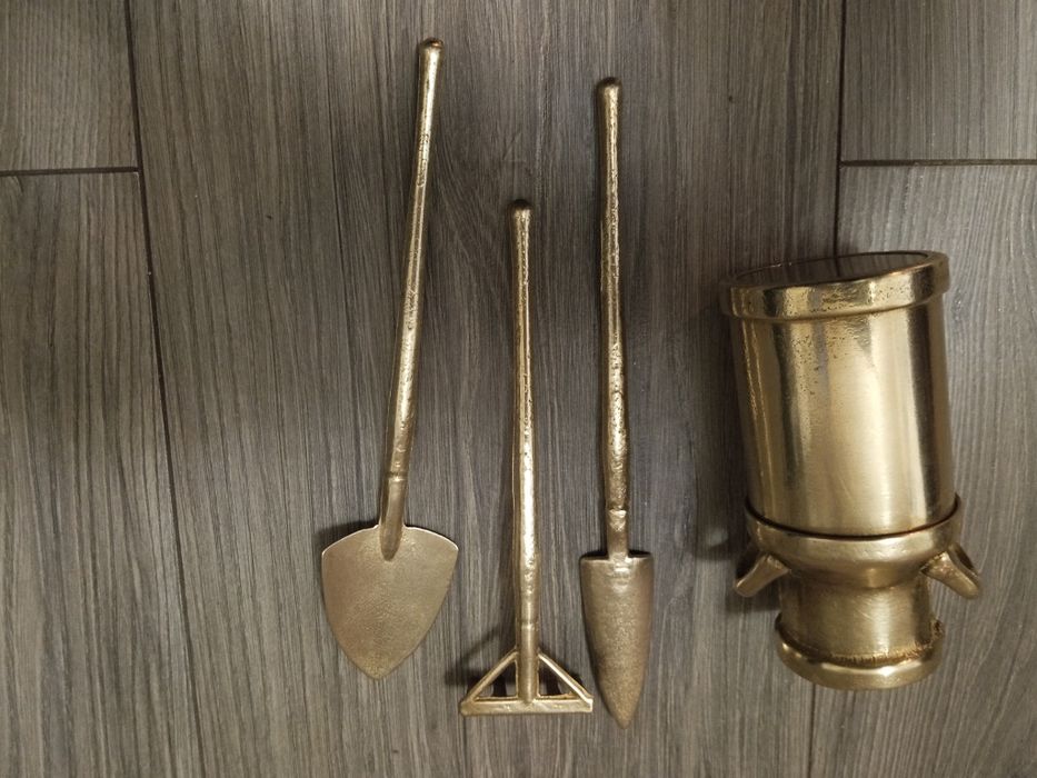 Figurka mosiądz zestaw ogrodnicz