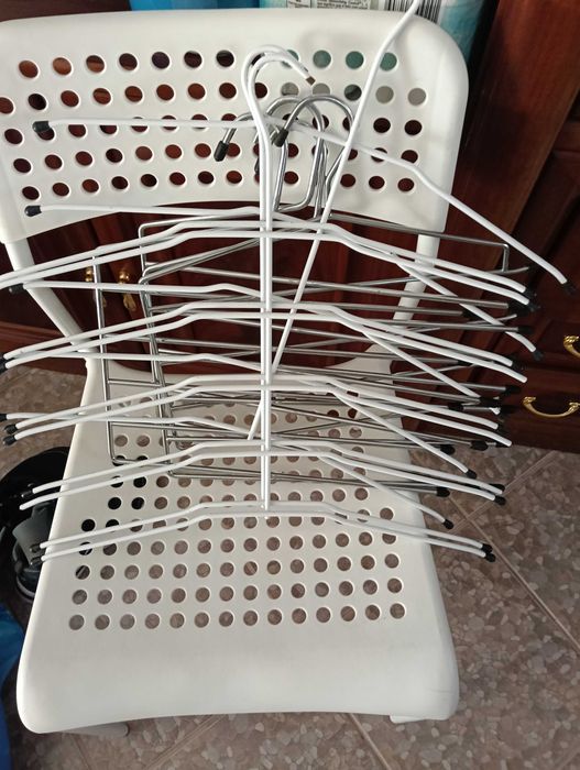 Conjunto de cabides para camisas e calças