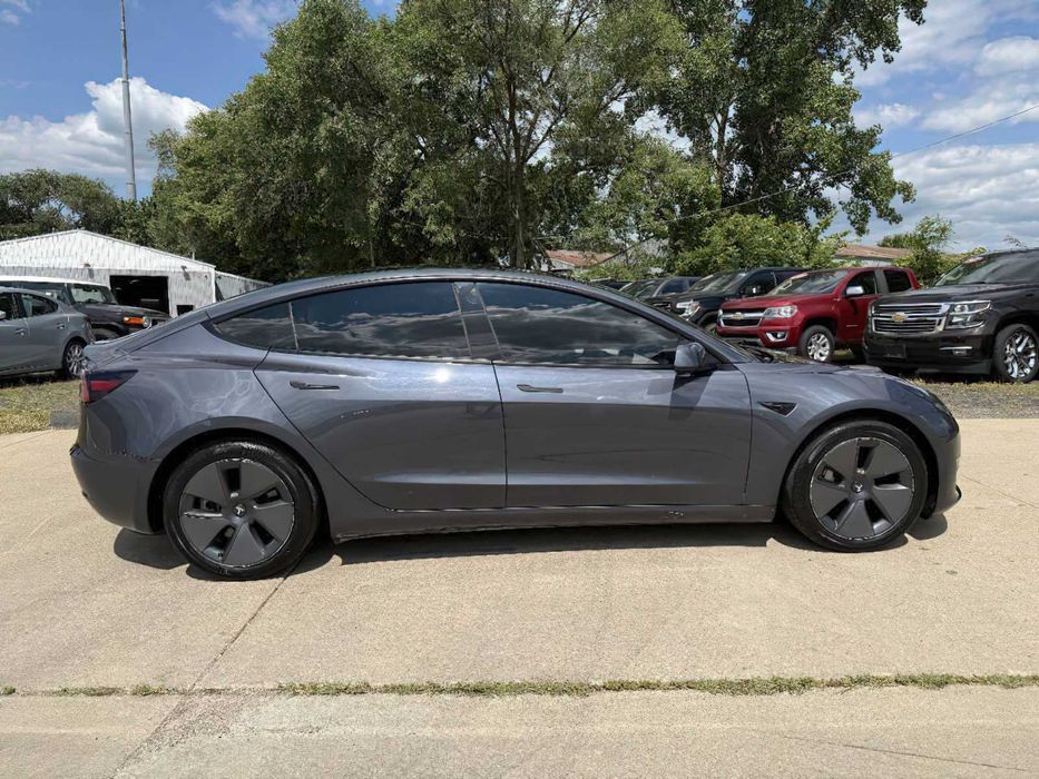 Tesla Model 3 Long Range      2022