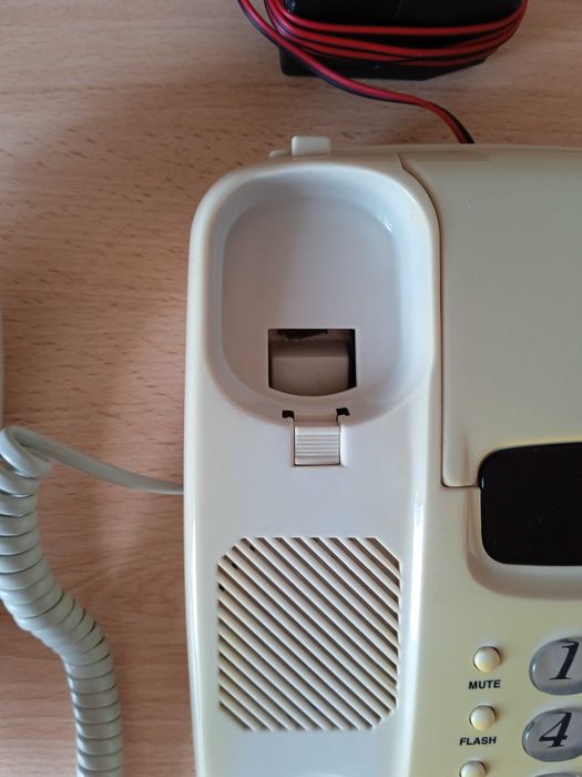 Телефон стаціонарний Оптима 8000.