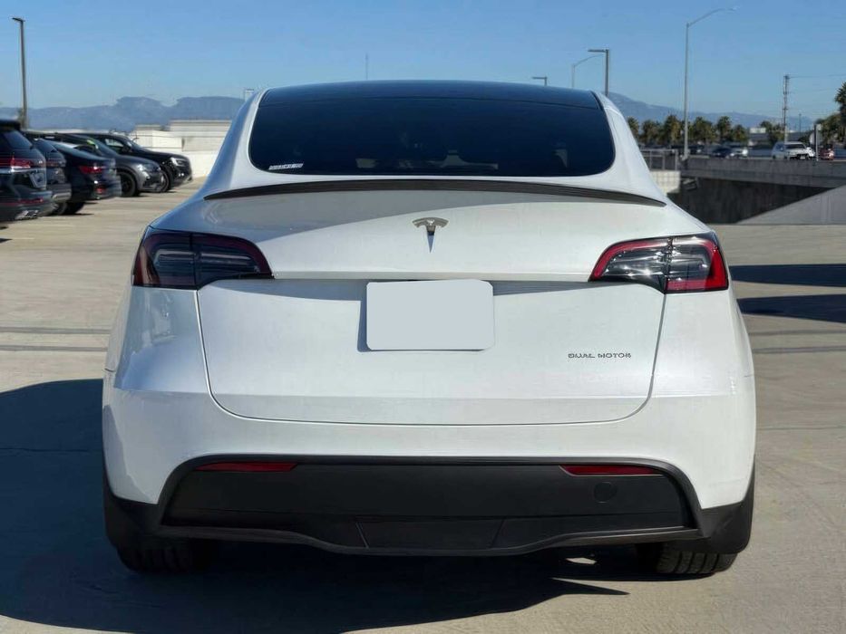 Tesla Model Y Long Range      2023