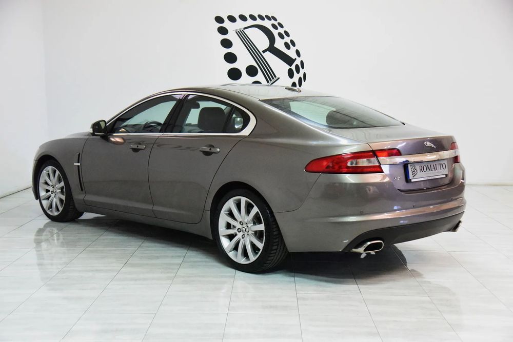 Jaguar XF 2.7 D V6 Luxury