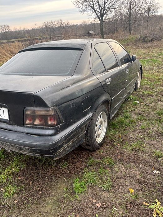 Продаю ВМВ Е-36 1.8 бензин