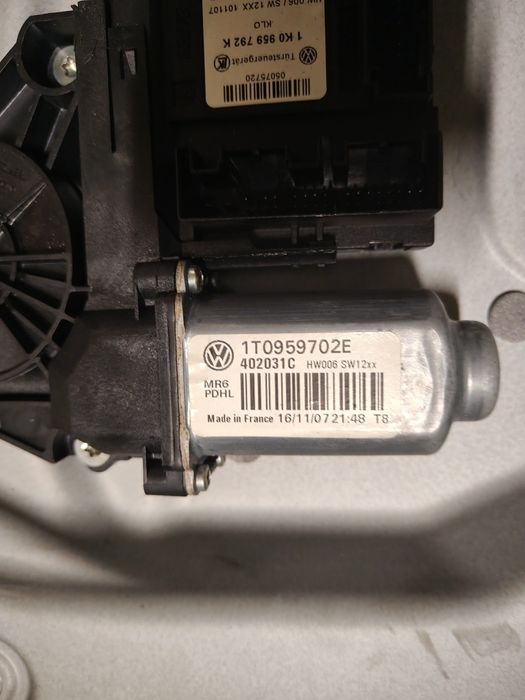 Mechanizm drzwi prawy przód volkswagen Touran ll 2012r