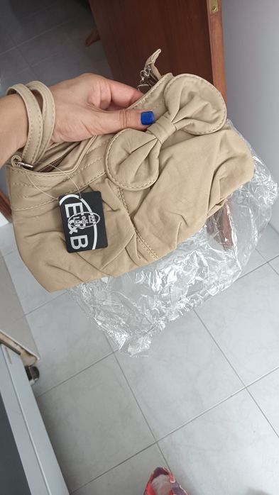 Mala média ainda embalada