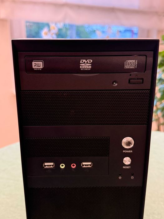 Komputer stacjonarny Intel Core i3  16 GB RAM  SSD 240 GB + HDD 160 GB  Windows 10