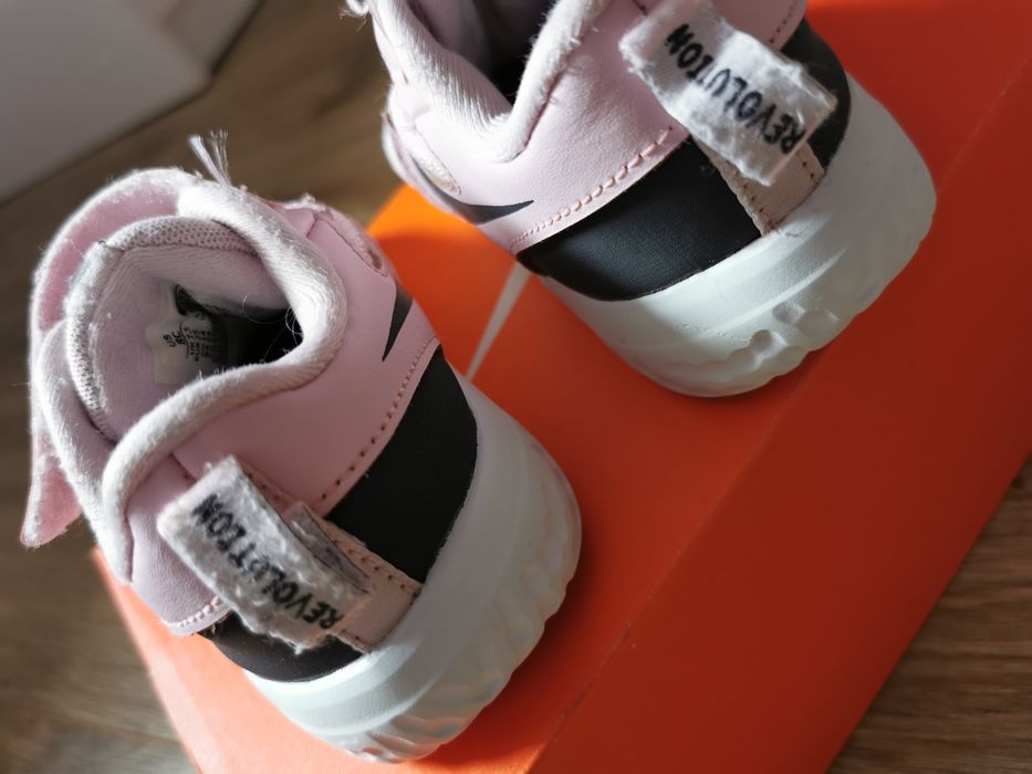 Adidasy Nike revolution 5 r. 25