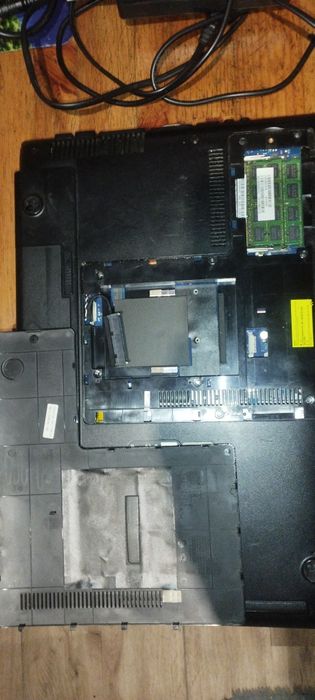 Samsung RC510 15.6" — na części lub do naprawy / z zasilaczem