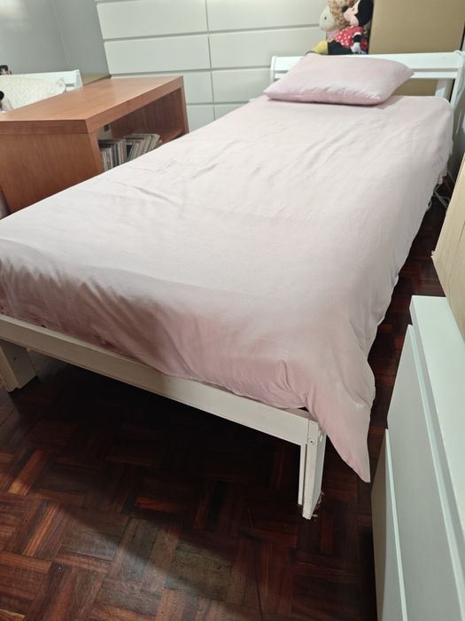 Cama individual branca