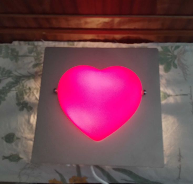 Lampka ścienna nocna serce