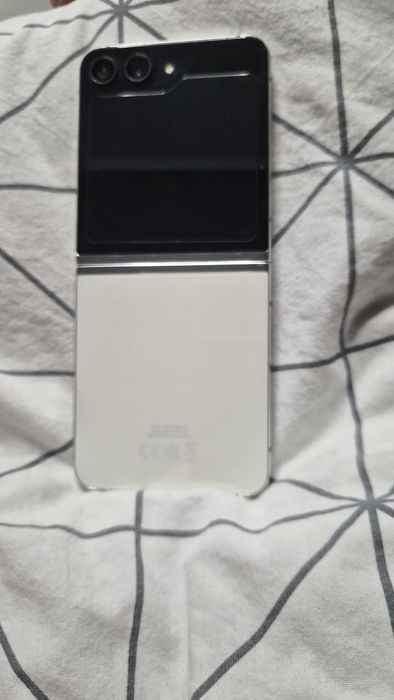 Samsung z flip 5 512