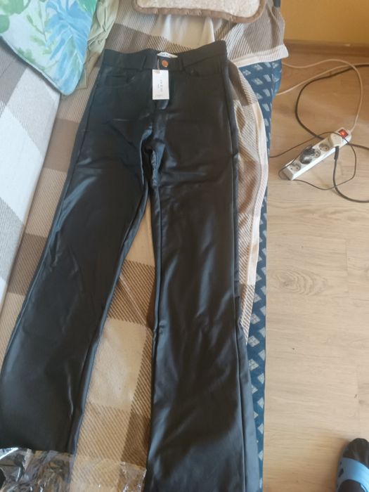 Spodnie damskie z eko skóry