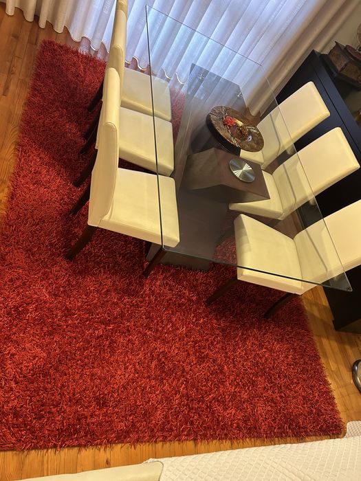 Carpete de sala vermelha