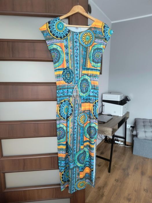 Letnia długa sukienka we wzory