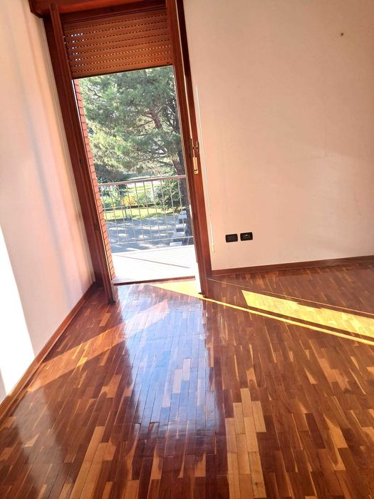 6 кімнат. квартира в елітному районі біля парку в місті Імола (Італія)