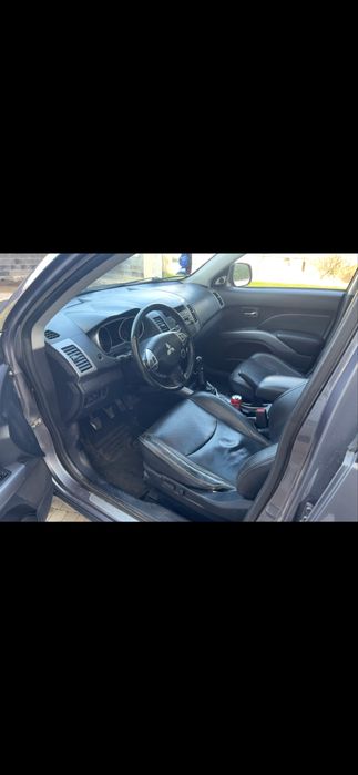 Mitsubishi Outlander 4x4 7osobowy. 2.2. Czytaj opis