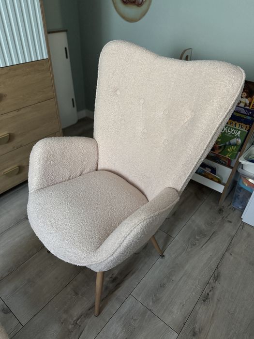 Fotel z podnóżkiem beżowy solidny jak NOWY