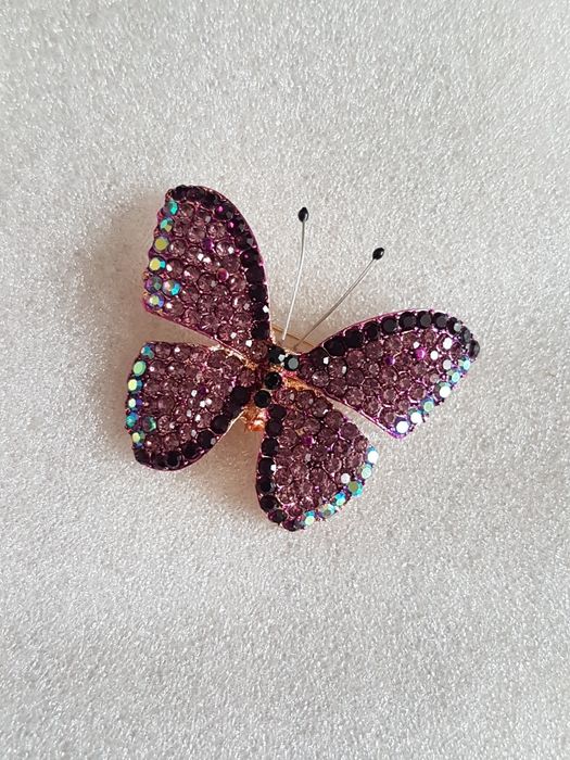 Брошка метелик з камінчиків