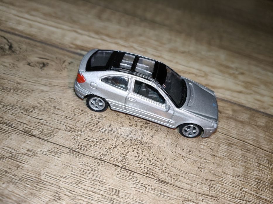 Metalowy model samochodu Mercedes-Benz Klasy C SportCoupé