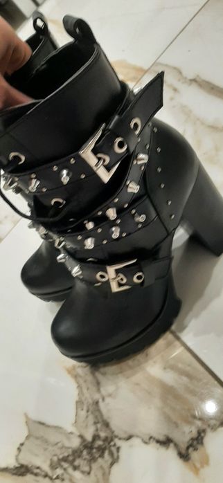 Śliczne Buty z ćwiekami. Nowe . Rozmiar 36