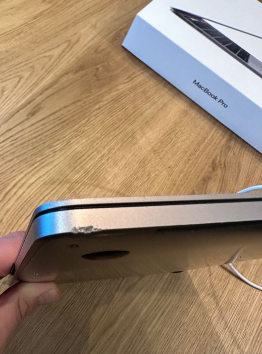 Macbook Pro 13 i7 16 GB ram 256 GB SSD
