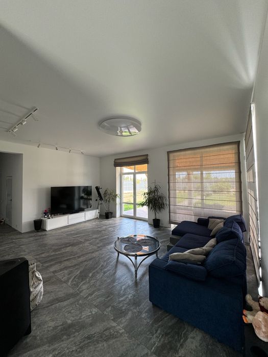 Здам будинок біля річки у Зазимʼї. Генератор !