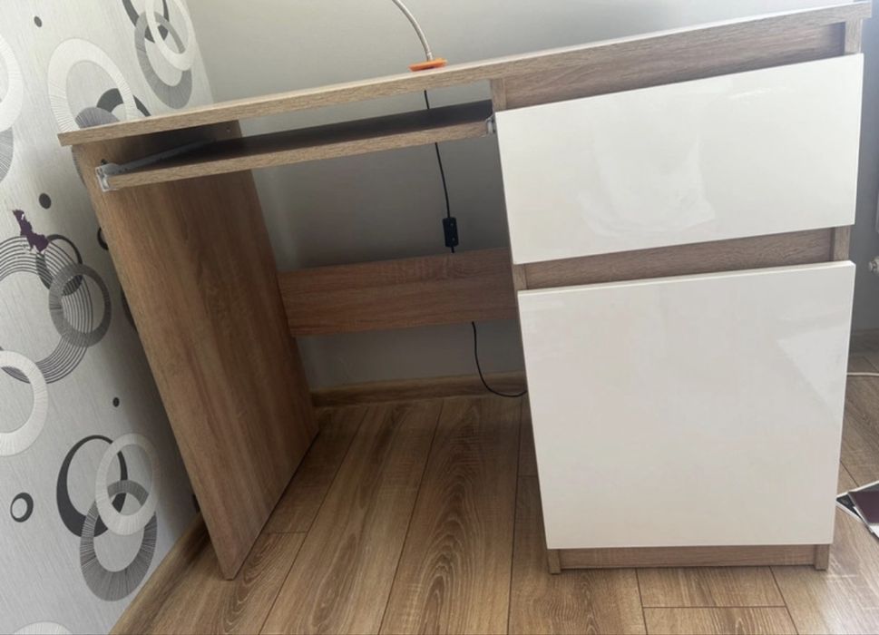 Biurko Zele z drzwiami i szufladą dąb wotan/biały