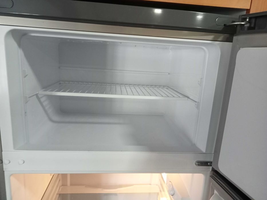 Vendo frigorífico marca Hotpoint Ariston em inox para peças