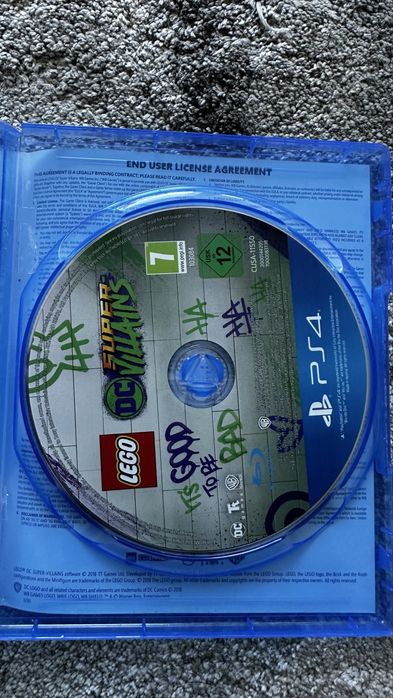 PS4 Slim 1TB + Comando Original + 3 Jogos + Cabos