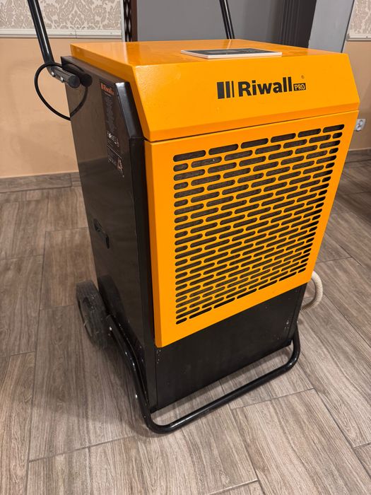 Osuszacz powietrza Riwall Pro 138l