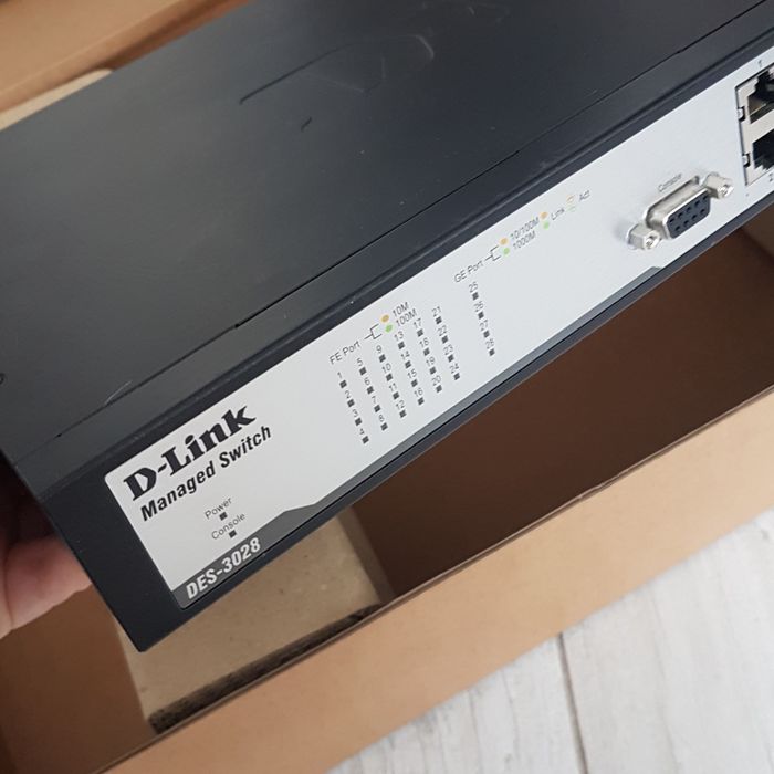 Комутатор світч DES-3028 D-Link свитч