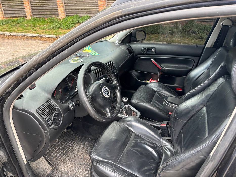 Авто golf 4 дизель 1,9 (військовим, бо ввезено через фонд)