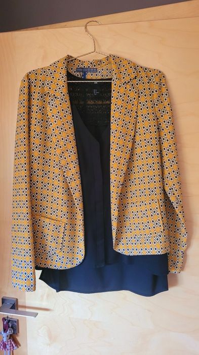 Żółta marynarka w romby