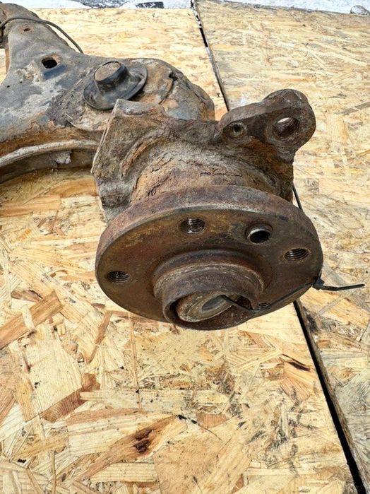 Важіль задній лівий Volkswagen T4 2.5 1990-2003