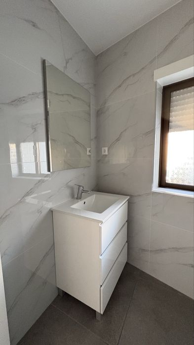 Arrenda-se T1+1 em Andar Moradia – Rebordinho, Viseu