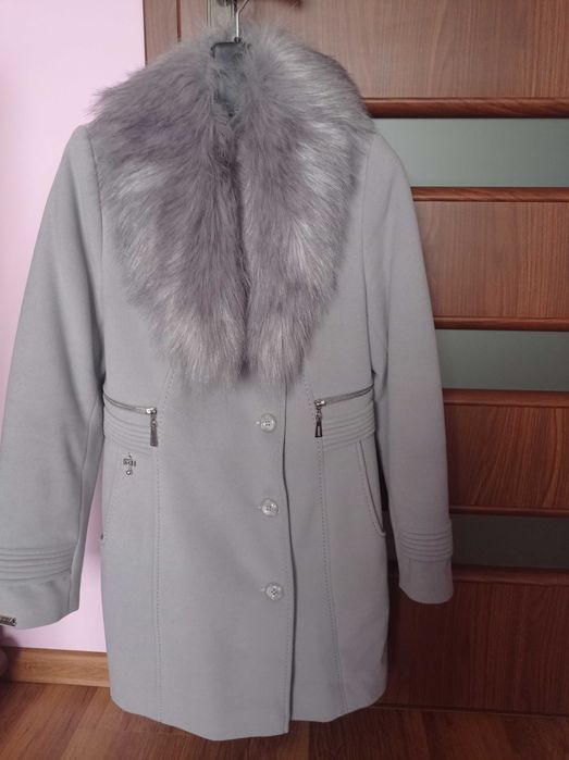 Elegancki płaszcz damski