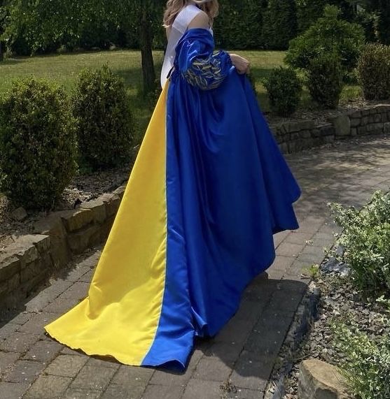 Плаття в українських тонах