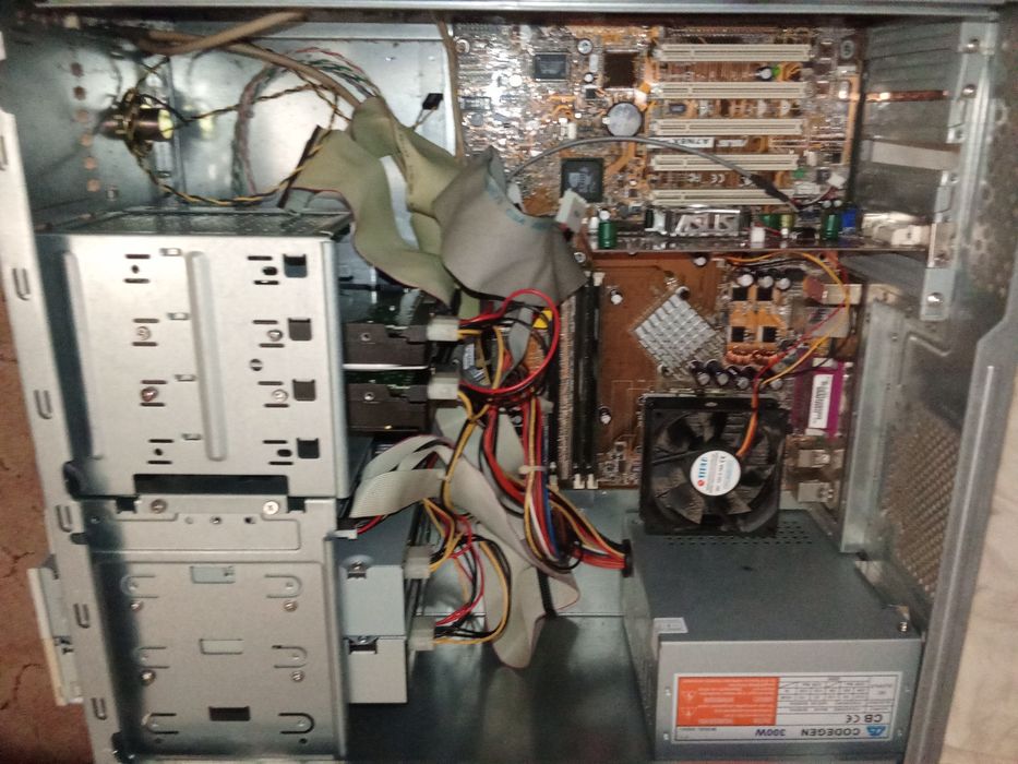 Б/У  компьютер, возможно по запчастям.