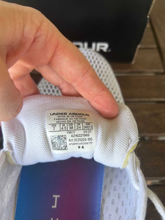 Buty sportowe UNDER ARMOUR Hovr