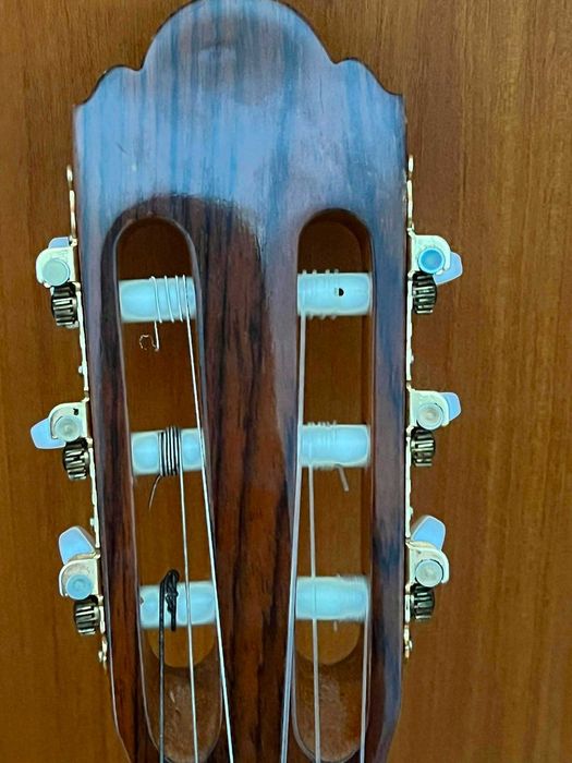 Guitarra Gonzalez – bom estado + saco de transporte