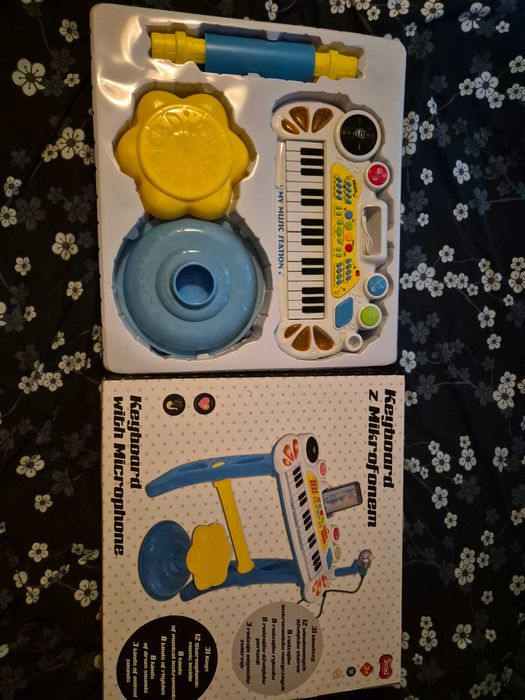 Pianinko Smiki, keyboard z mikrofonem i stołkiem