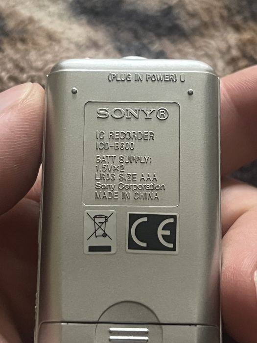 Продам диктофон Sony ICD-B600