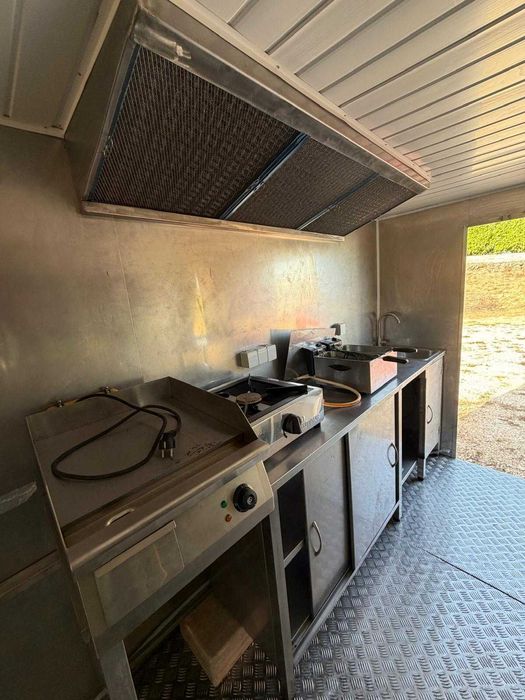Roulotte / Trailer de Comida Equipado - Pronto a Faturar