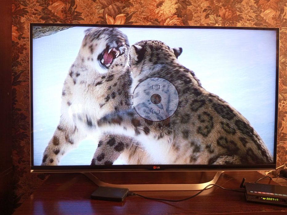 Tелевізор LG 42LB730V