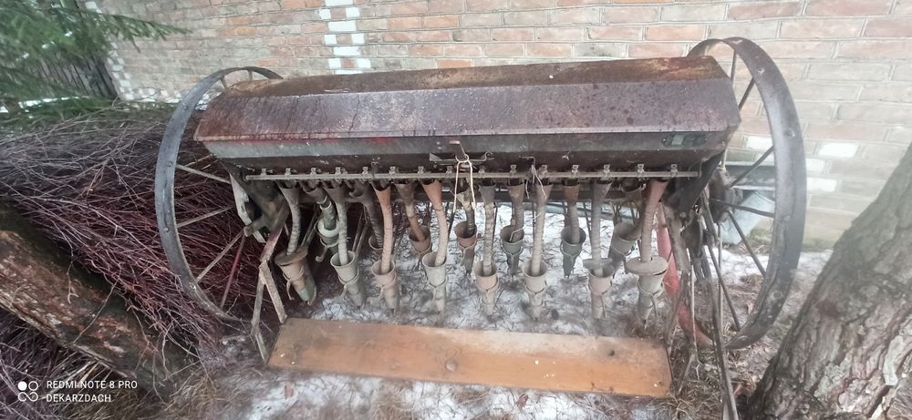 Siewnik zbożowy do siania zboza