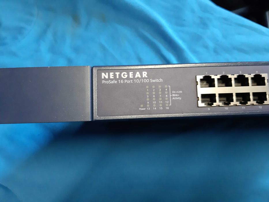 Switch Unmanaged Rack 16xGE - JGS516 UŻYWANY