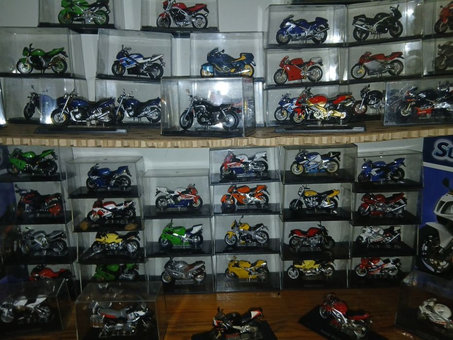 Colecao 50 motos minitura por 250 €