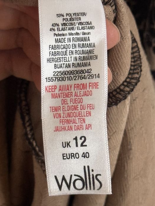 Sukienka Wallis elegancka kwiaty zimowa dopasowana czarna brązowa