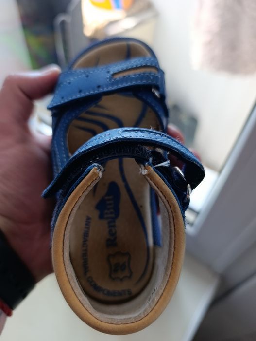 Продам босоніжки Bartek шкіра